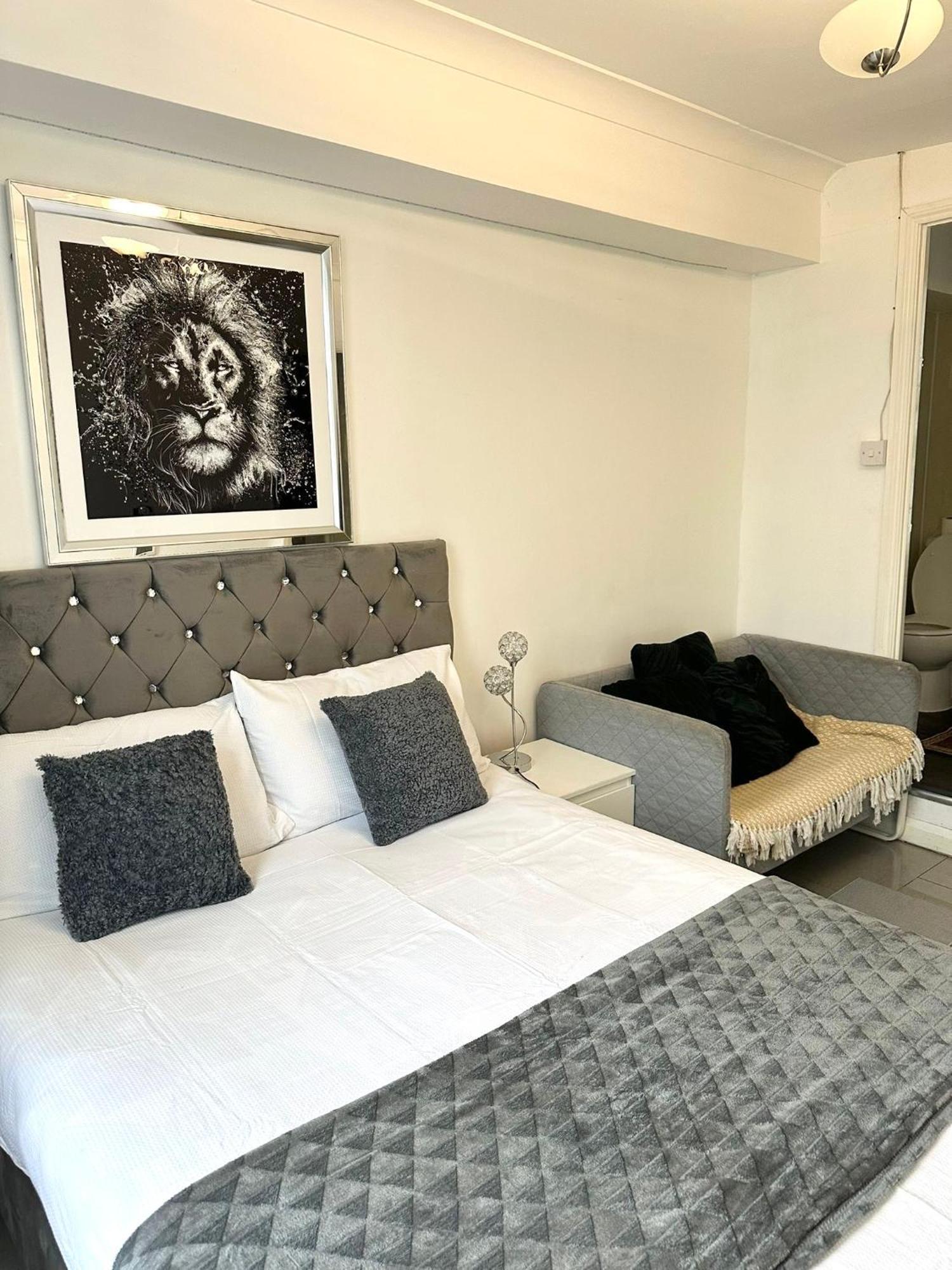 "Bright & Spacious" 3 Bedroom Flat By Kings Cross, St Pancras Station!!!!64 ลอนดอน ภายนอก รูปภาพ