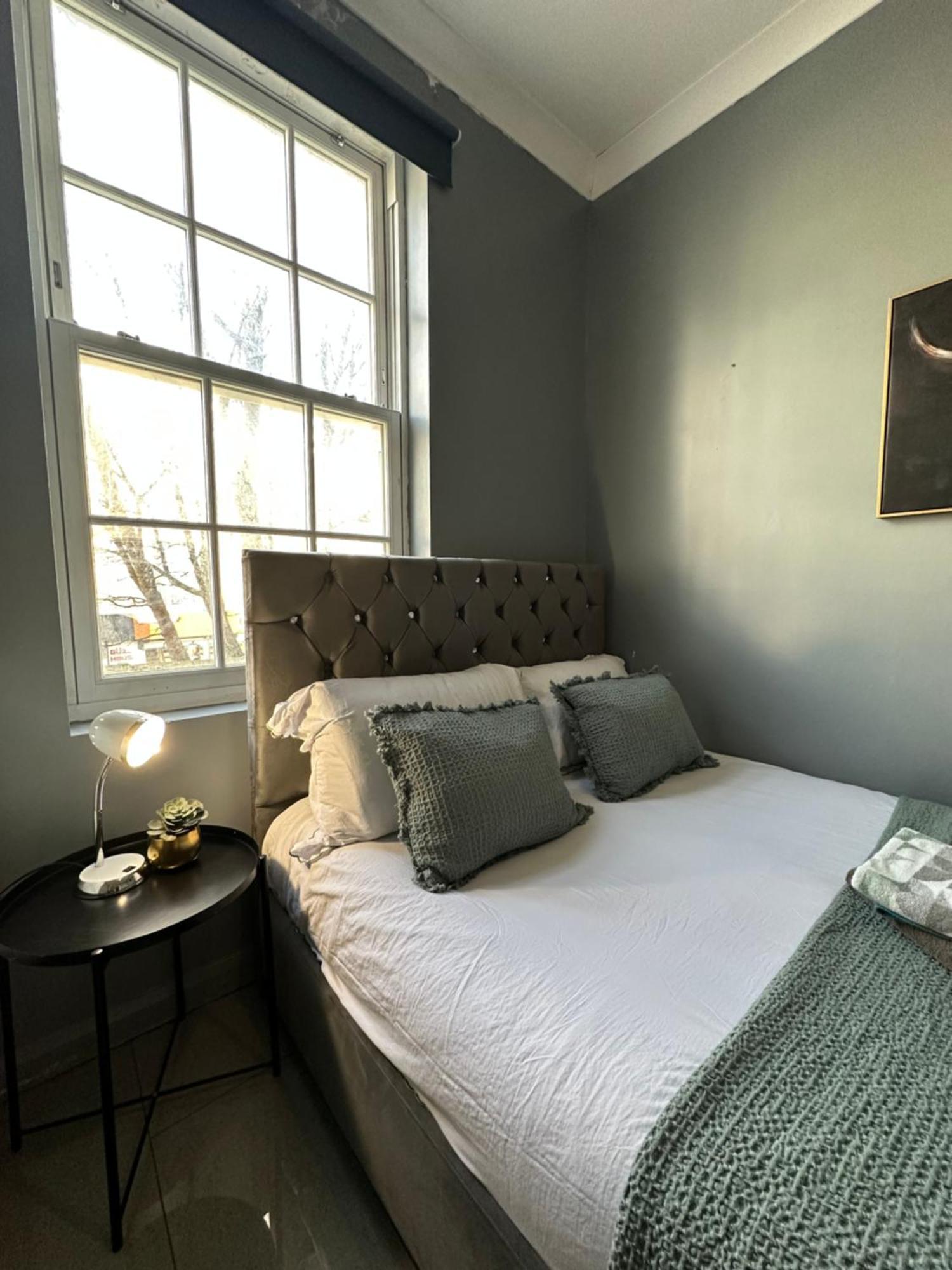 "Bright & Spacious" 3 Bedroom Flat By Kings Cross, St Pancras Station!!!!64 ลอนดอน ภายนอก รูปภาพ