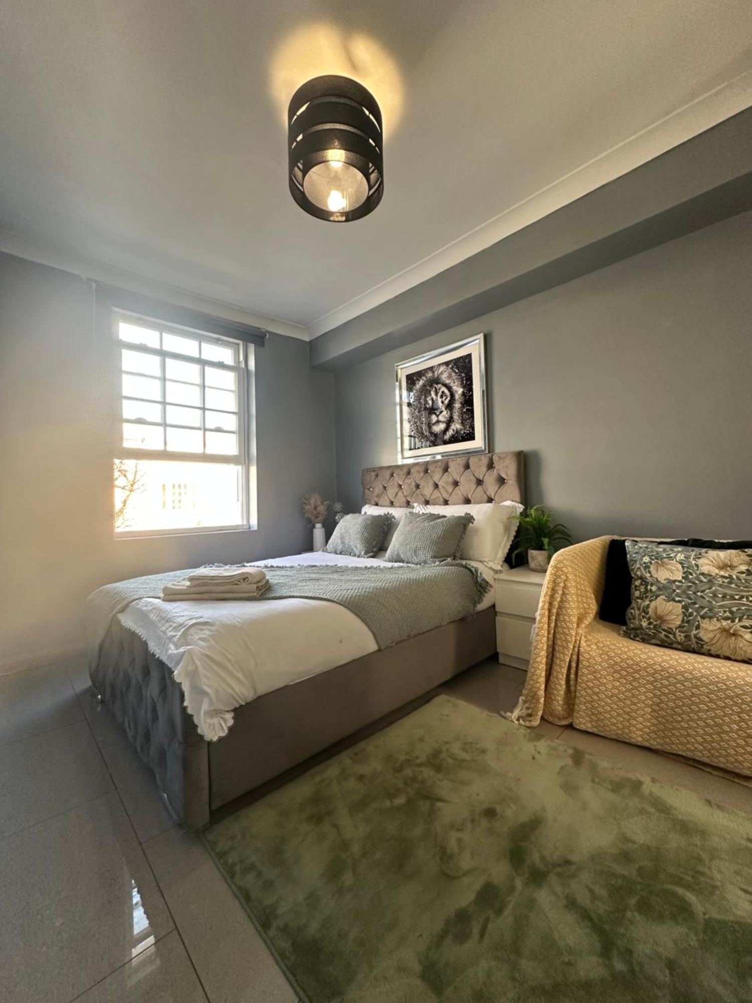 "Bright & Spacious" 3 Bedroom Flat By Kings Cross, St Pancras Station!!!!64 ลอนดอน ภายนอก รูปภาพ