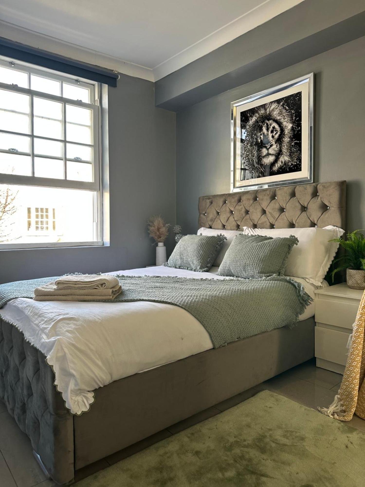 "Bright & Spacious" 3 Bedroom Flat By Kings Cross, St Pancras Station!!!!64 ลอนดอน ภายนอก รูปภาพ