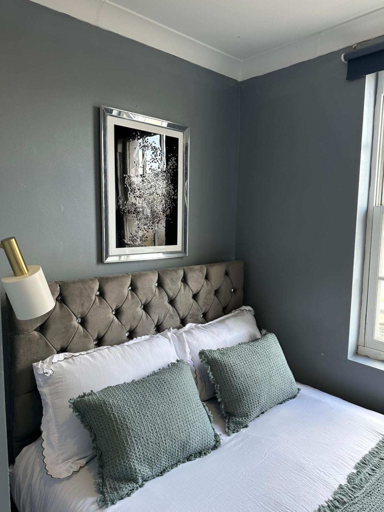 "Bright & Spacious" 3 Bedroom Flat By Kings Cross, St Pancras Station!!!!64 ลอนดอน ภายนอก รูปภาพ