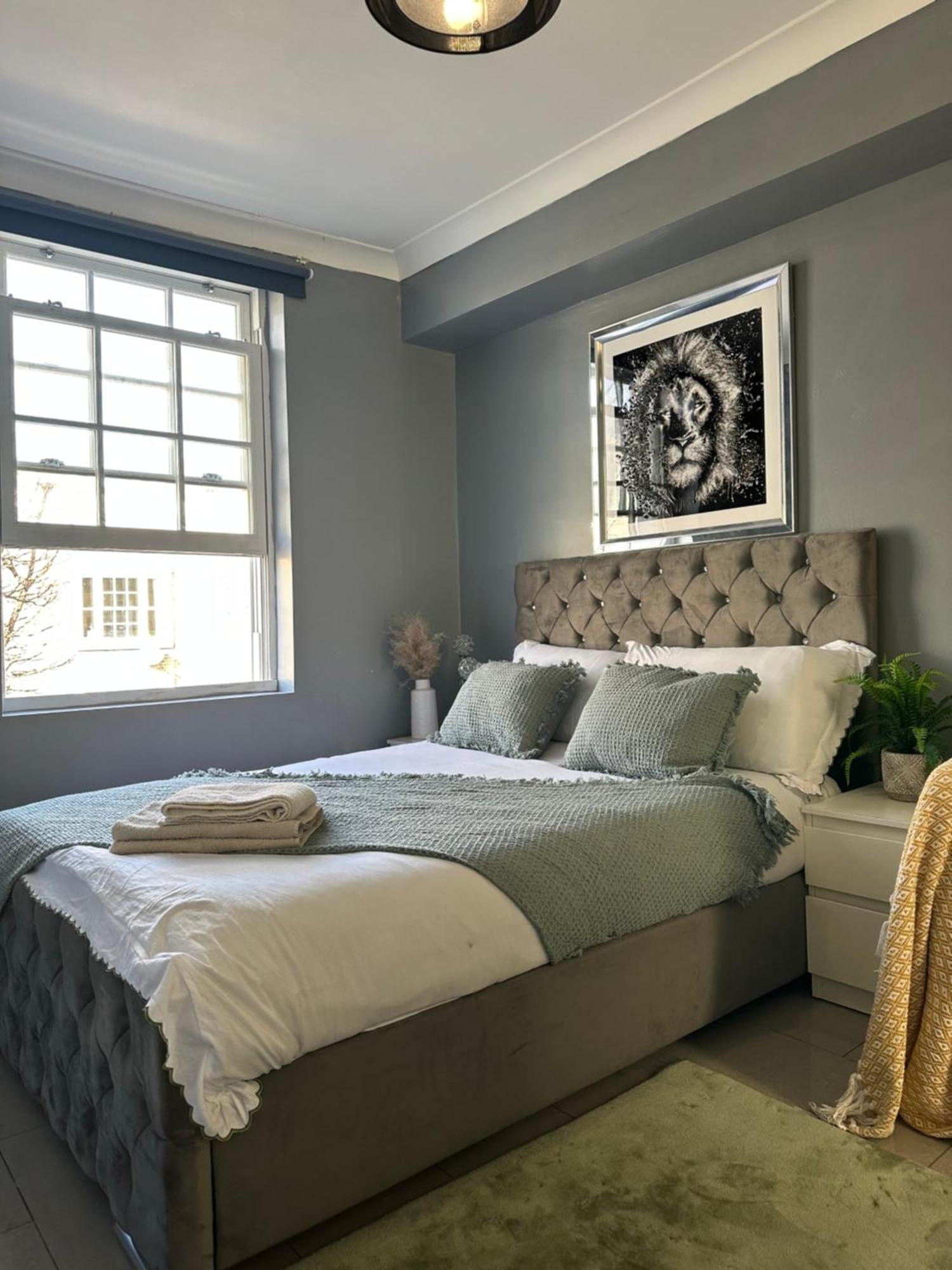 "Bright & Spacious" 3 Bedroom Flat By Kings Cross, St Pancras Station!!!!64 ลอนดอน ภายนอก รูปภาพ