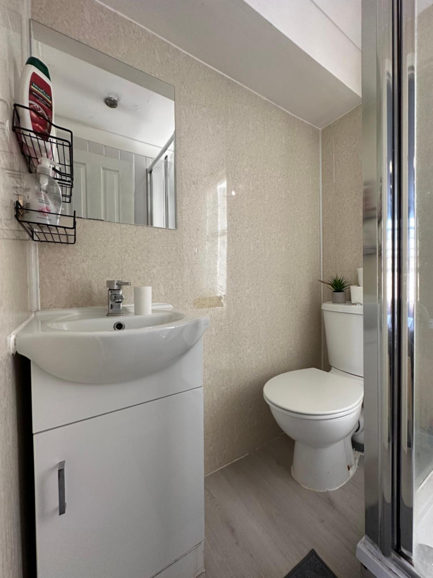 "Bright & Spacious" 3 Bedroom Flat By Kings Cross, St Pancras Station!!!!64 ลอนดอน ภายนอก รูปภาพ