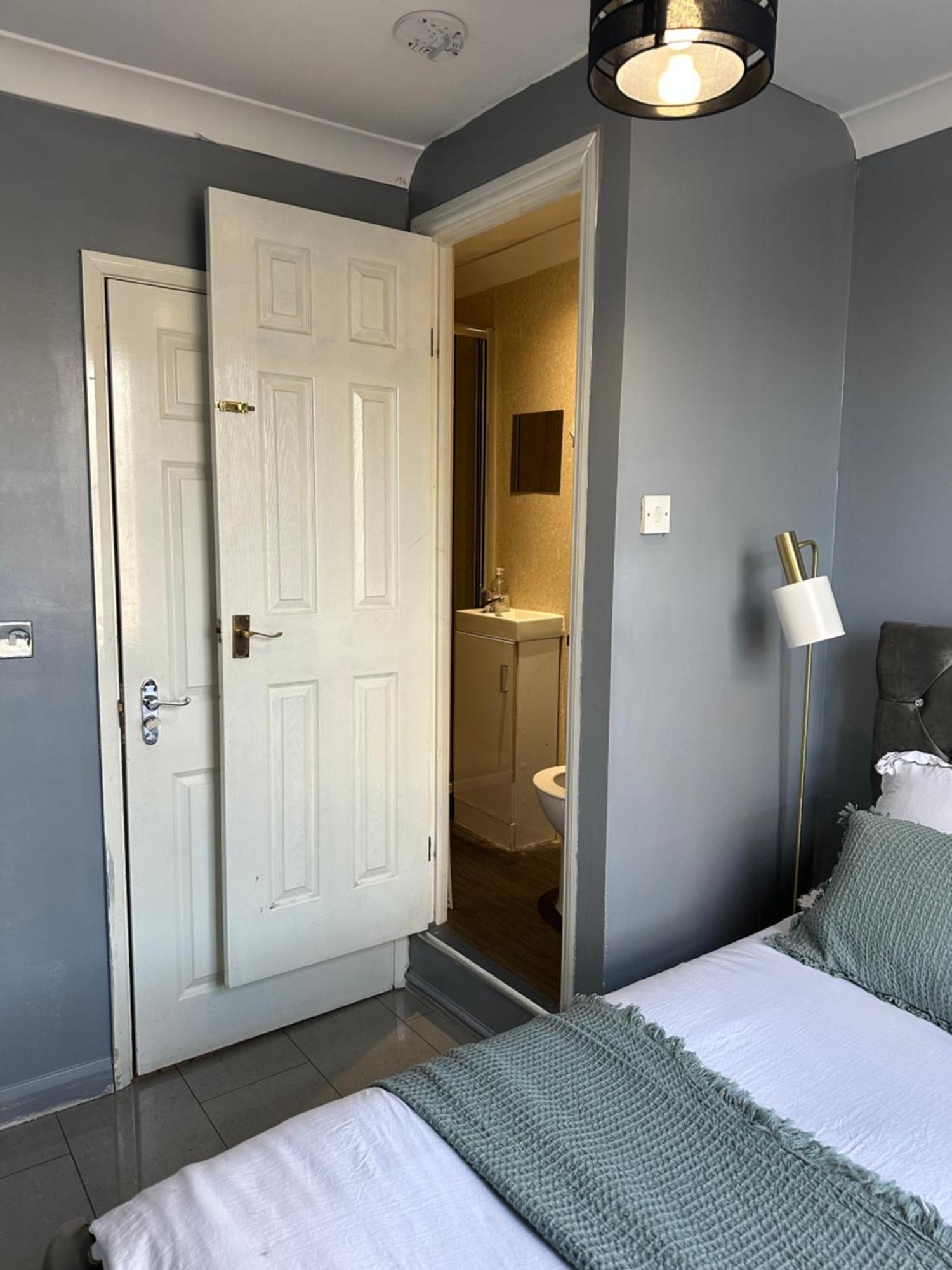 "Bright & Spacious" 3 Bedroom Flat By Kings Cross, St Pancras Station!!!!64 ลอนดอน ภายนอก รูปภาพ