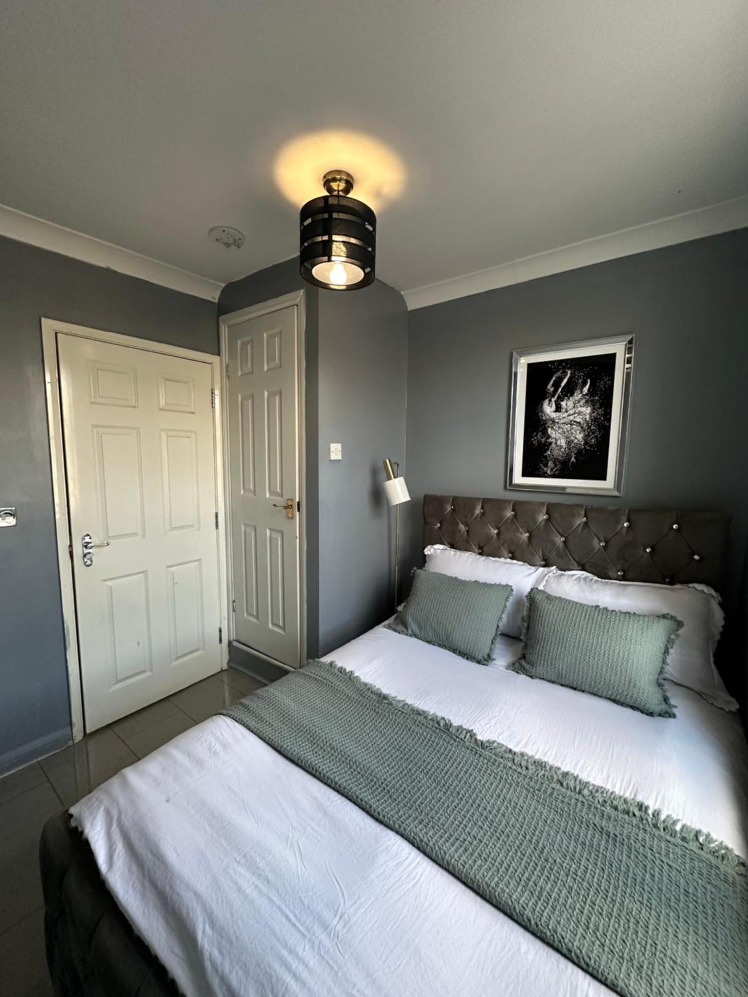"Bright & Spacious" 3 Bedroom Flat By Kings Cross, St Pancras Station!!!!64 ลอนดอน ภายนอก รูปภาพ