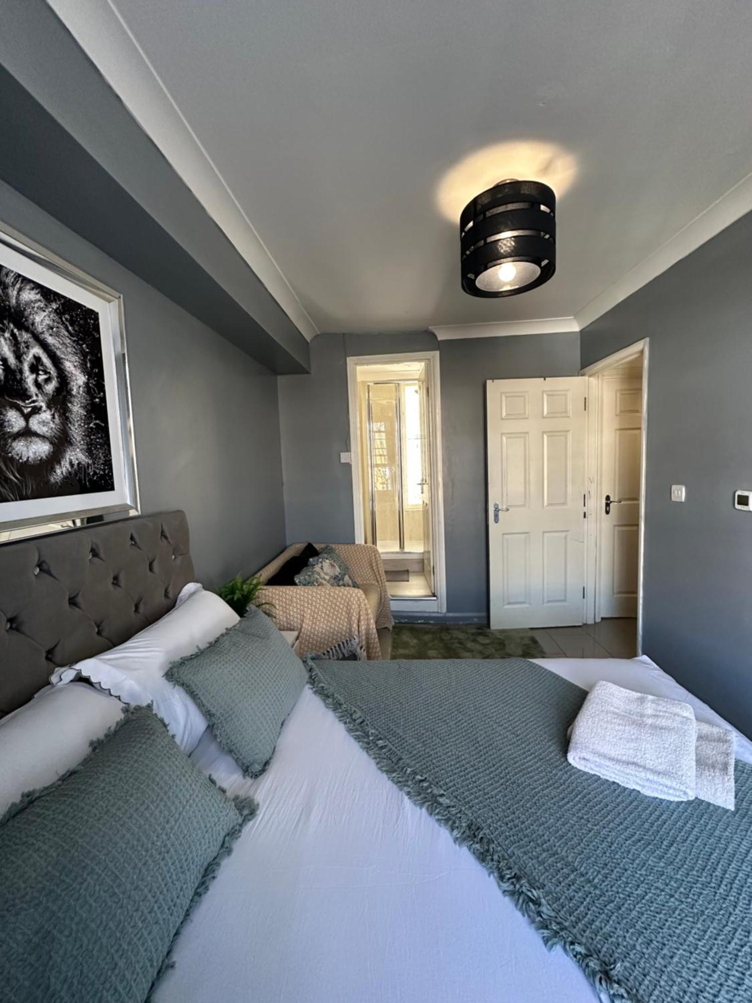 "Bright & Spacious" 3 Bedroom Flat By Kings Cross, St Pancras Station!!!!64 ลอนดอน ภายนอก รูปภาพ