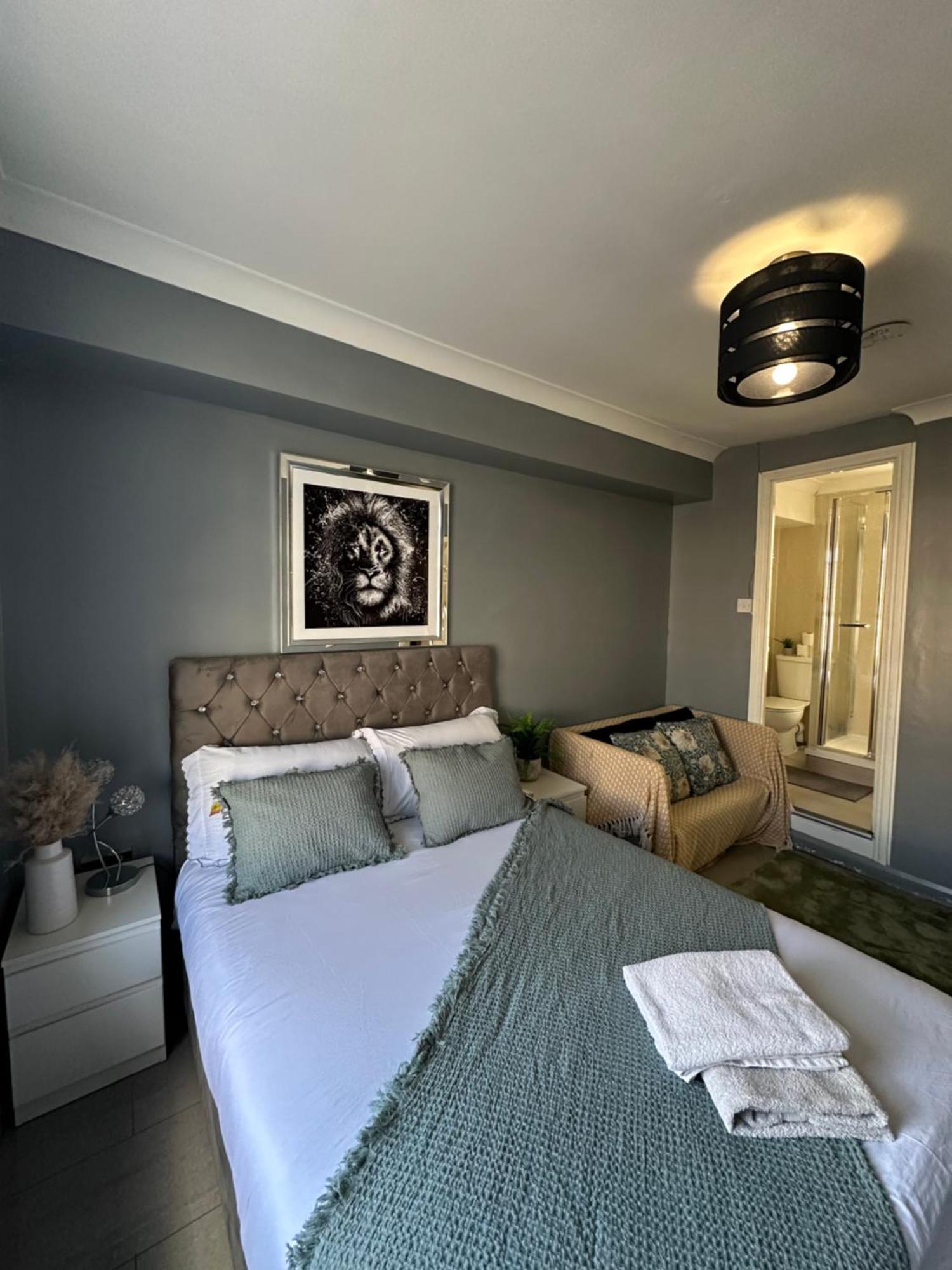 "Bright & Spacious" 3 Bedroom Flat By Kings Cross, St Pancras Station!!!!64 ลอนดอน ภายนอก รูปภาพ