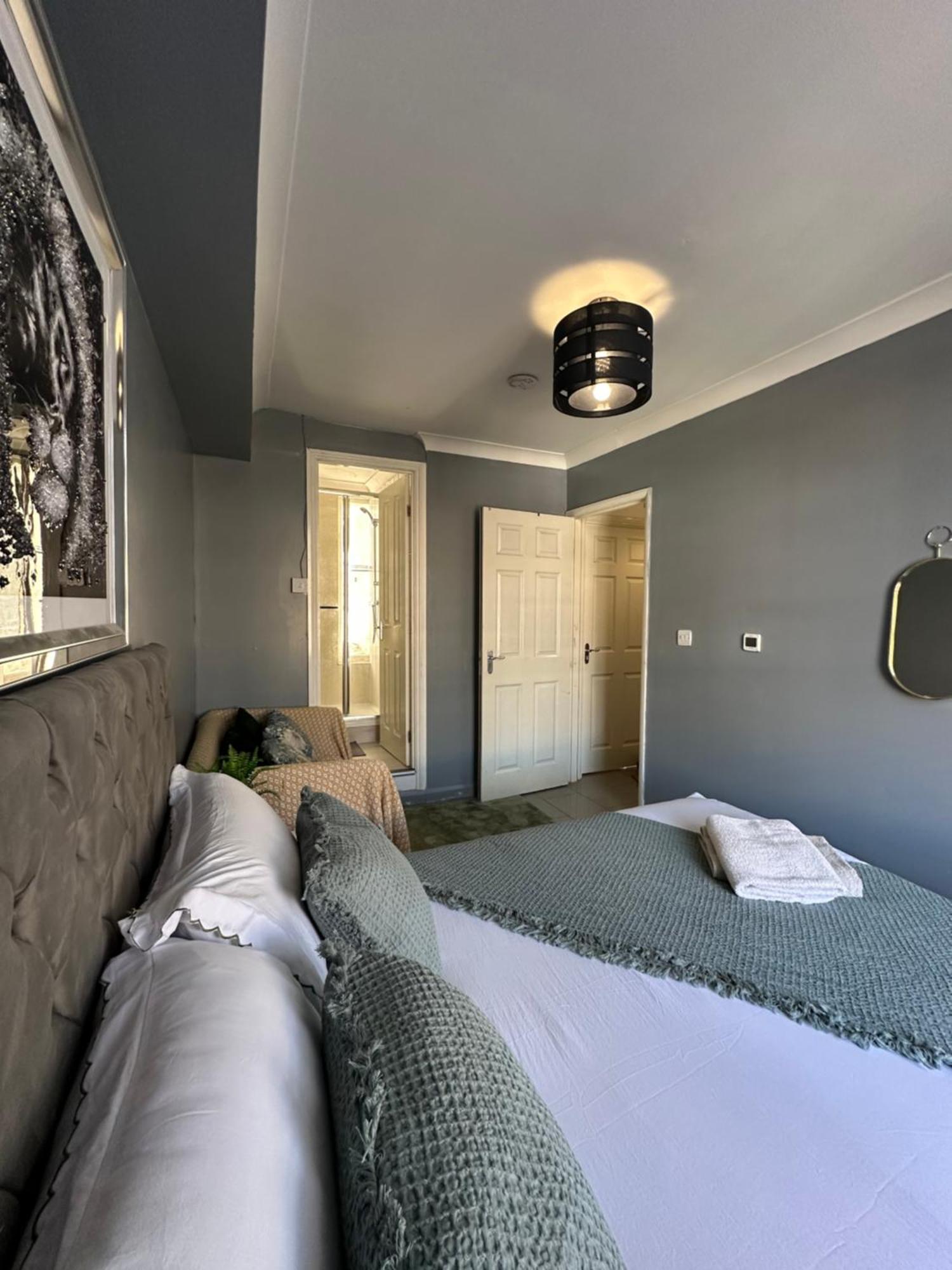 "Bright & Spacious" 3 Bedroom Flat By Kings Cross, St Pancras Station!!!!64 ลอนดอน ภายนอก รูปภาพ
