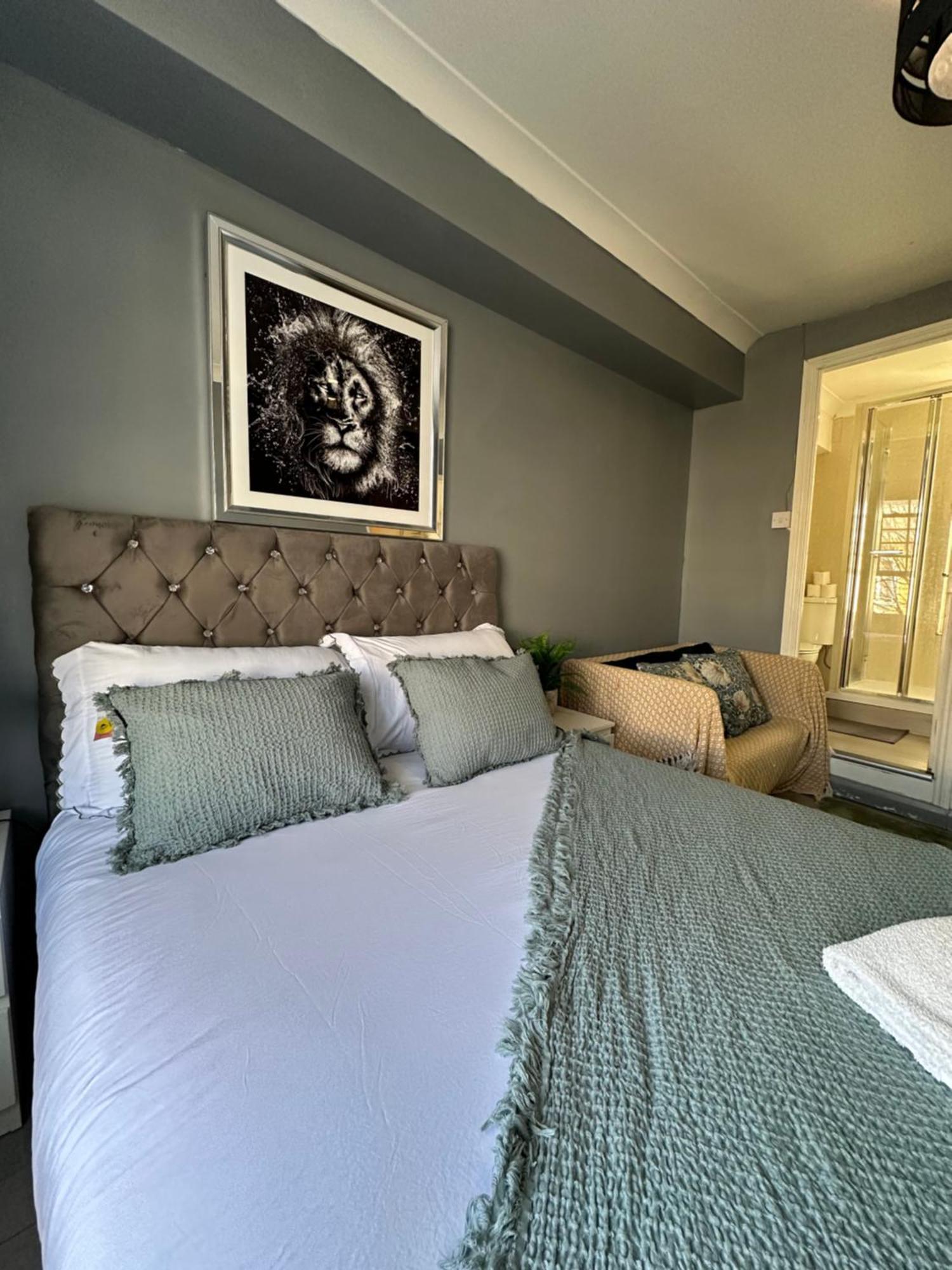 "Bright & Spacious" 3 Bedroom Flat By Kings Cross, St Pancras Station!!!!64 ลอนดอน ภายนอก รูปภาพ