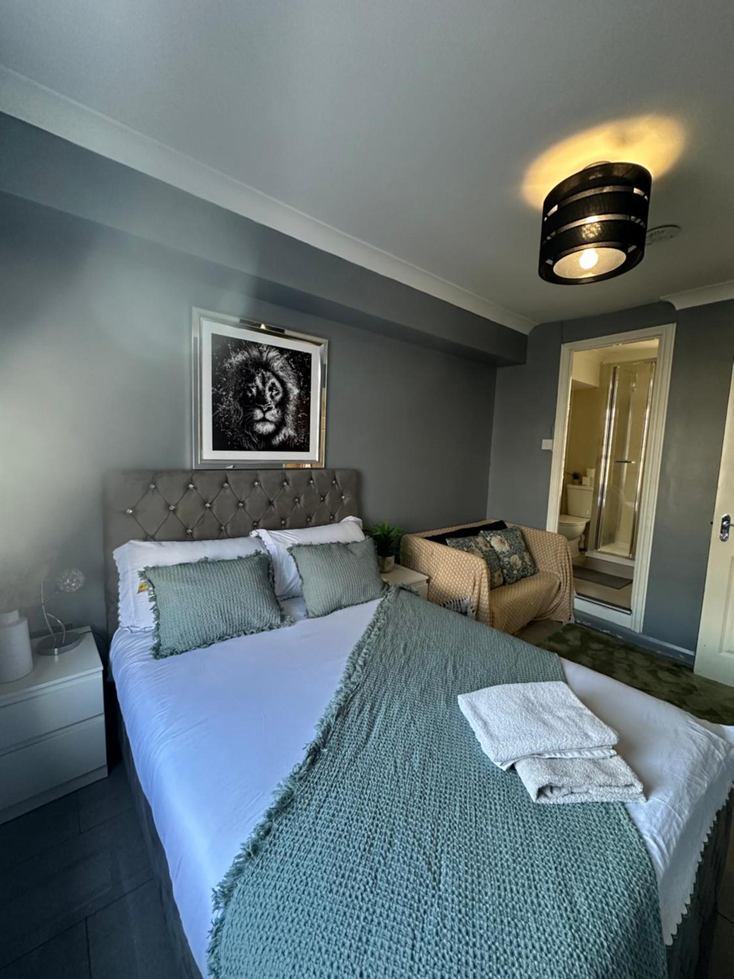 "Bright & Spacious" 3 Bedroom Flat By Kings Cross, St Pancras Station!!!!64 ลอนดอน ภายนอก รูปภาพ